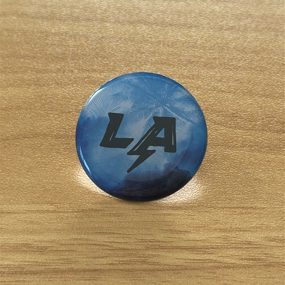 ⚡️Blue Los Angeles Chargers Button Pin - Picture 1 of 8